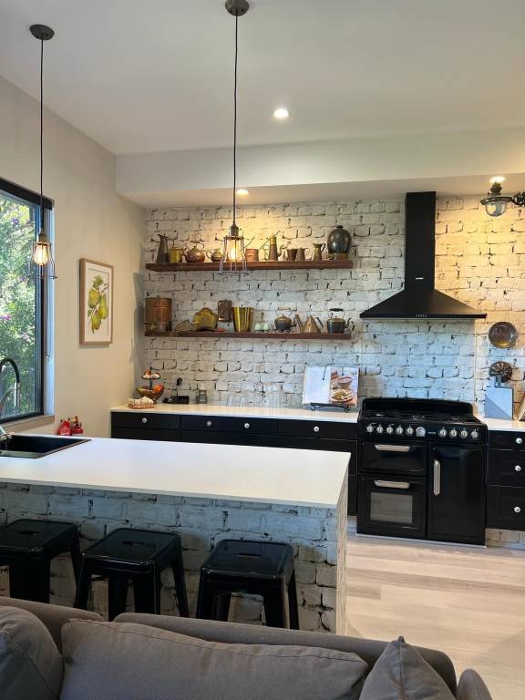 Cottage  Beechmont