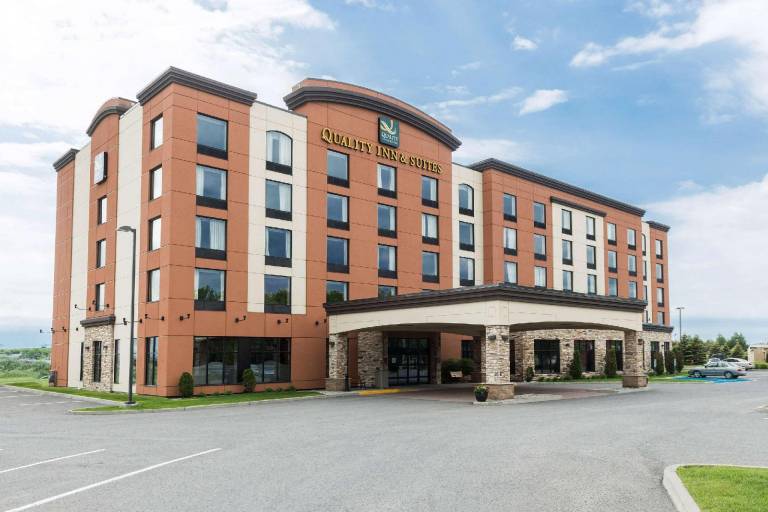 Quality Inn & Suites in Levis, QC