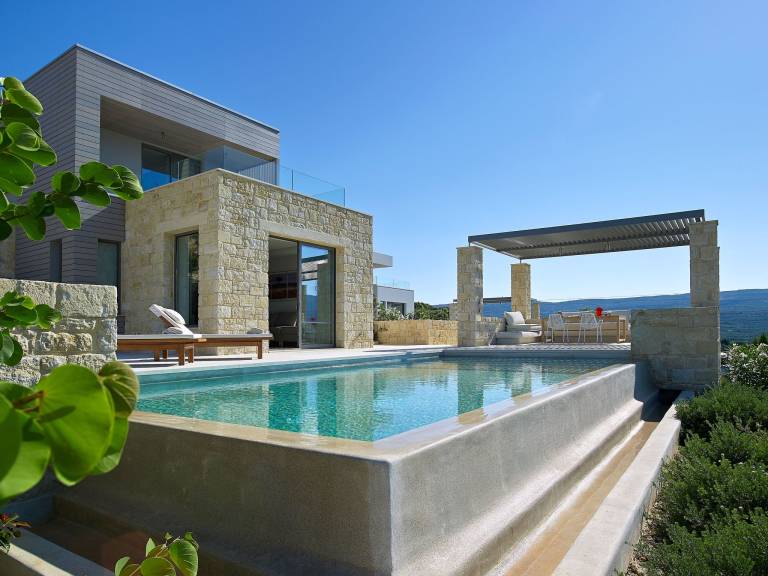 Fully equipped pleasant vacation home with patio, yard & grill | Pets allowed in Kissamos