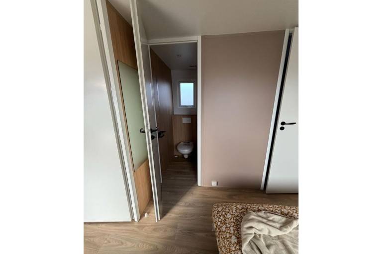 Pleasant chalet with yard & patio | Pets allowed — photo 2