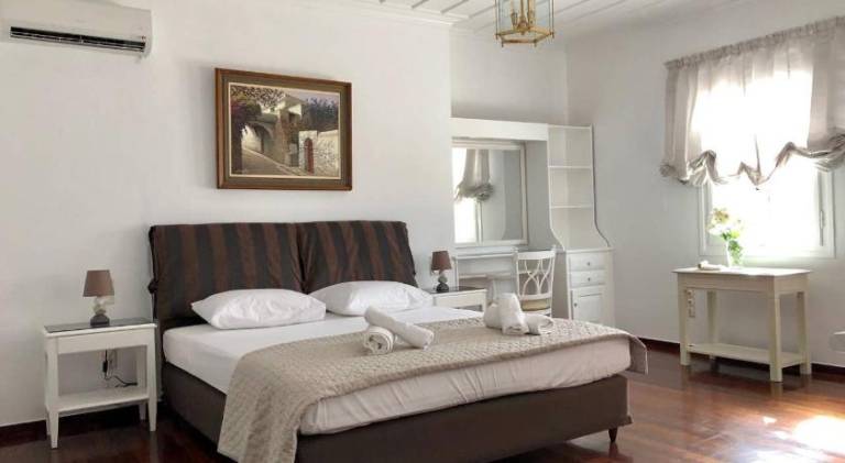 Villa with BBQ, garden & patio | Good for workation in Andros