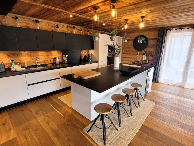 Chalet with hot tub & sauna — photo 2