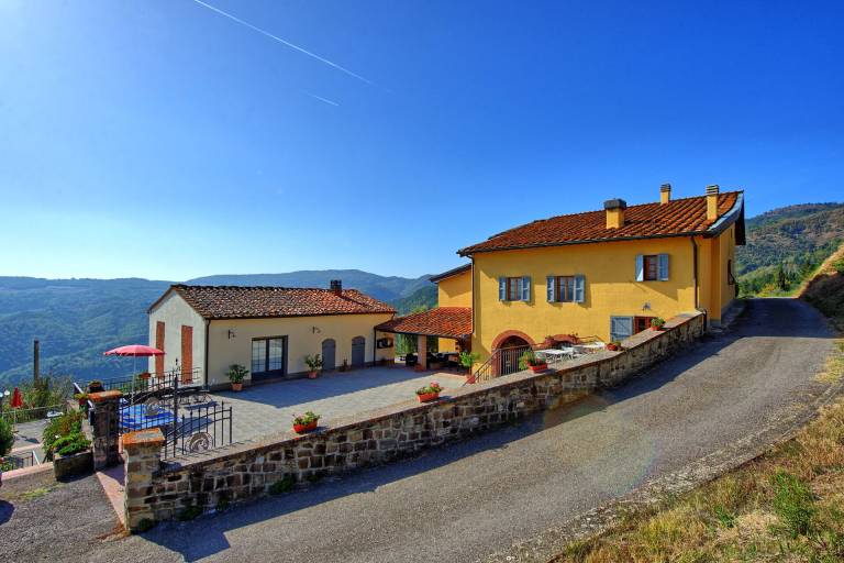 Child-friendly villa with pool, patio & grill | Panoramic view | Pets are welcome — photo 3