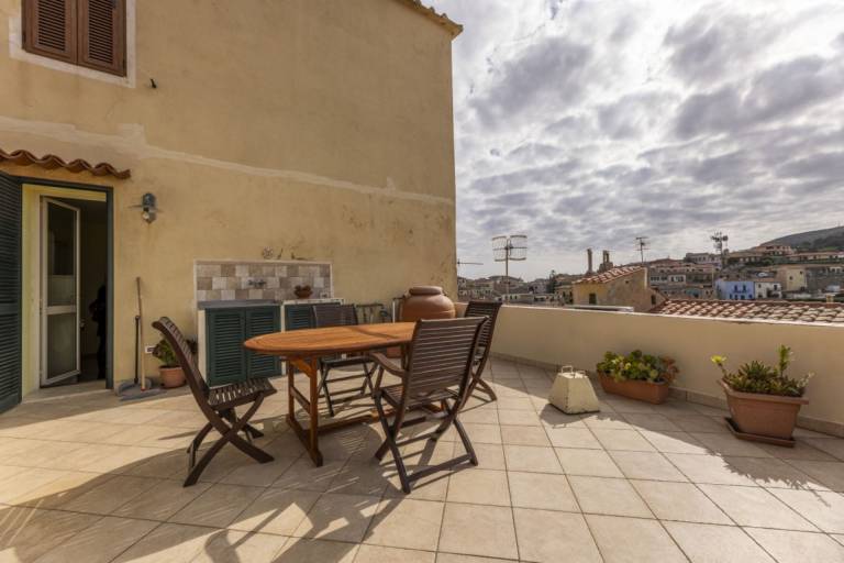 Vicolo Martini a terrace overlooking the roofs — photo 3