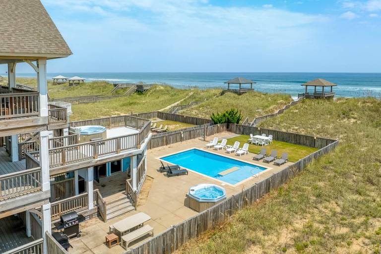 Magnolia Cay Oceanfront Private Pool, Hot Tub, and Dog Friendly — photo 4