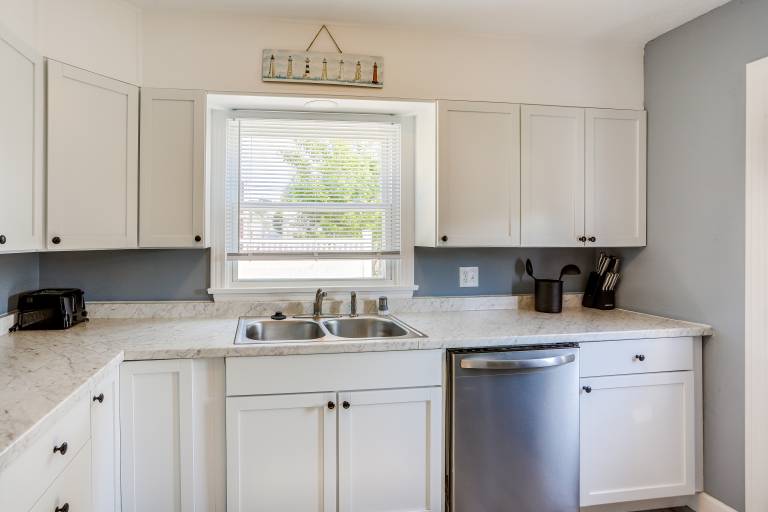 Dog-Friendly Port Clinton Home: Walk to Lake Erie! — photo 2