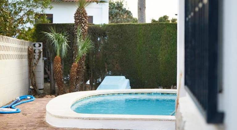 Vacation home with private pool, terrace & barbecue — photo 4