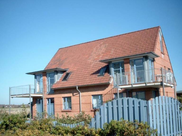 Moderne Ferienwohnung mit Balkon in Strandnähe