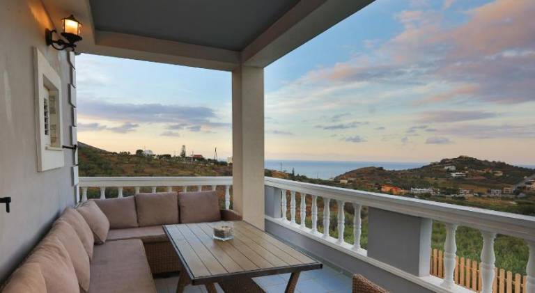 Villa with terrace, BBQ & private pool — photo 3
