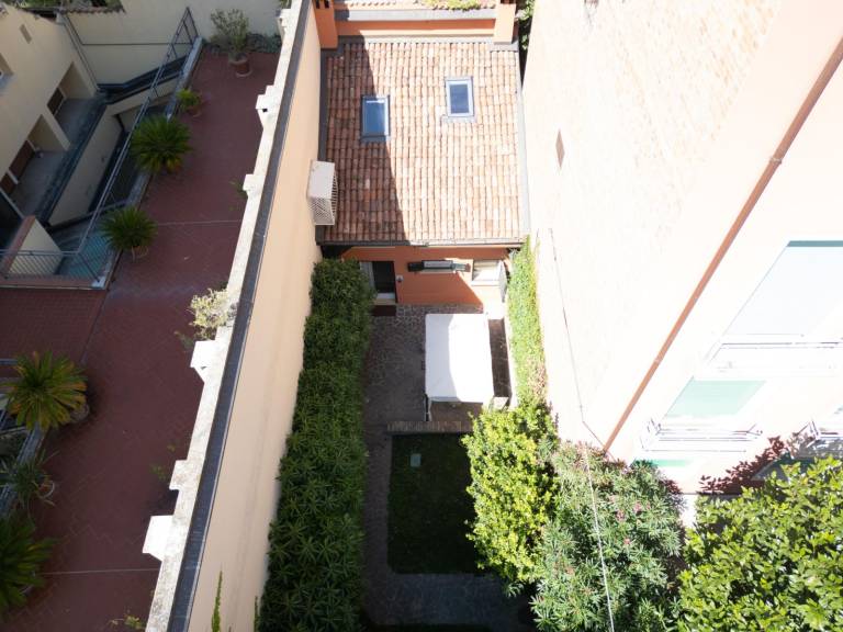 Holiday apartment with jacuzzi & patio | Close to Piazza Maggiore | Pets allowed — photo 4