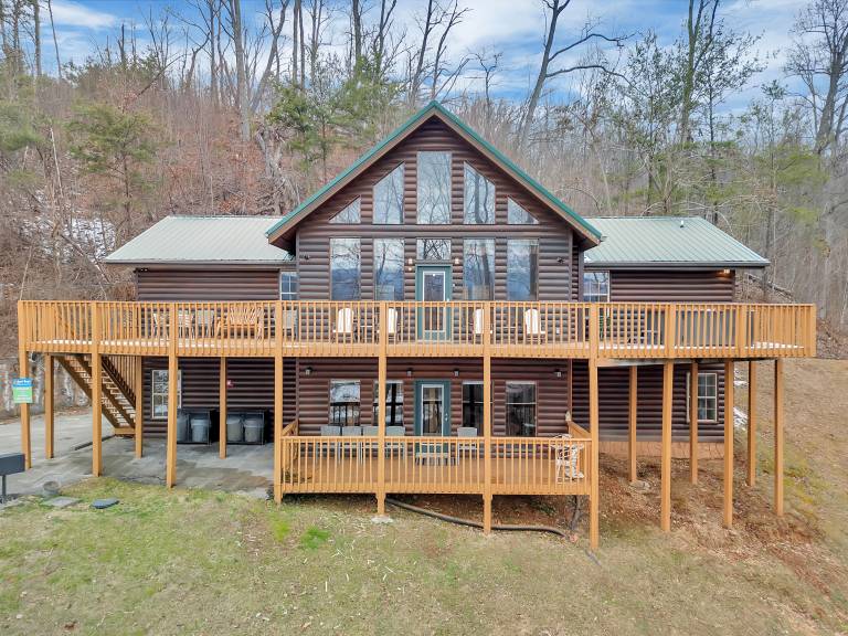 Vacation home with jacuzzi, garden & pool | Mountain view in Gatlinburg, TN