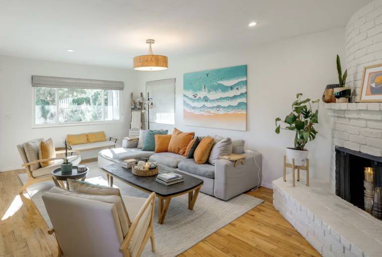 Seaside Home w Hot Tub & Patio Close to Beaches