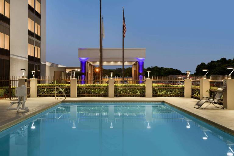 La Quinta Inn & Suites by Wyndham Dothan — photo 3