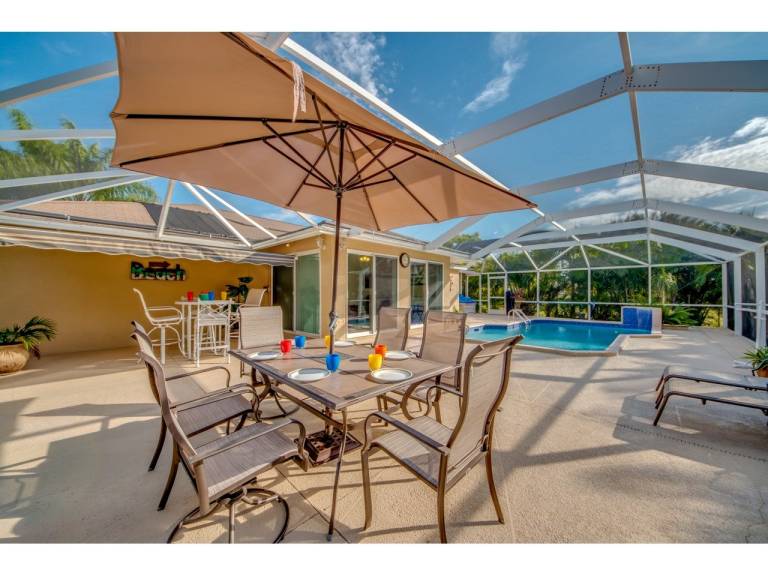 Family-Friendly Pool Retreat for You & Your Fur Baby Villa Hideaway – Roelens Vacations — photo 4