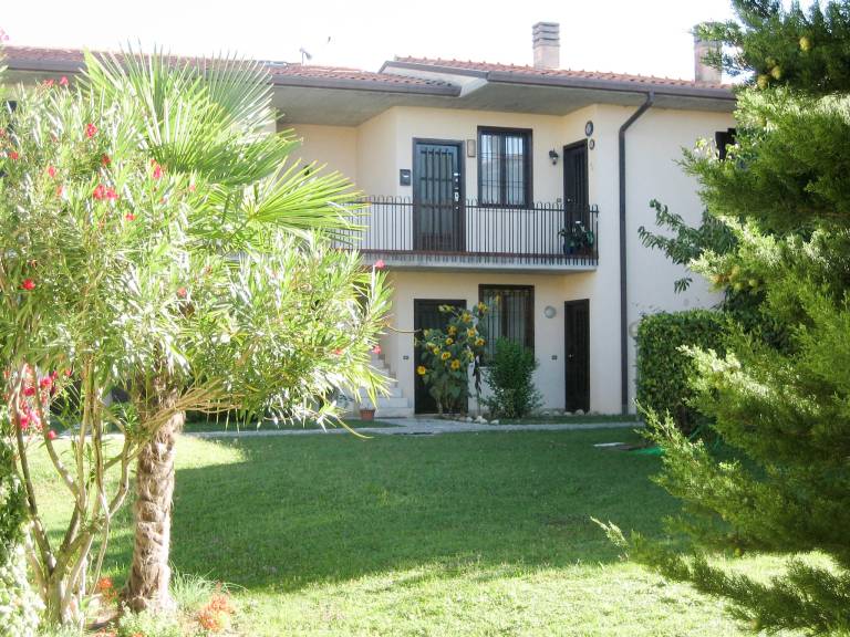 Holiday apartment with garden, terrace & pool — photo 5