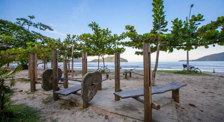 Apartamento Ubatuba, AR, Varanda Gourmet, Piscinas e 300mt Praia — photo 5