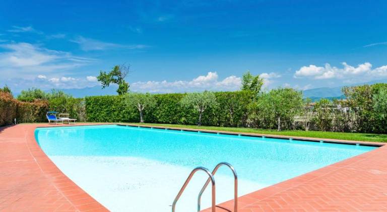 Pleasant holiday apartment with pool, patio & yard | Pet-friendly — photo 5