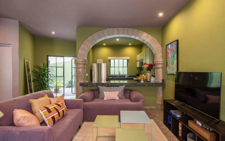 HOLT Art Deco Retreat in Vibrant 3 Bedroom Villa — photo 2