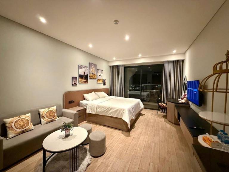 House with yard & pool | Water view | Perfect for remote work | Pets allowed — photo 2
