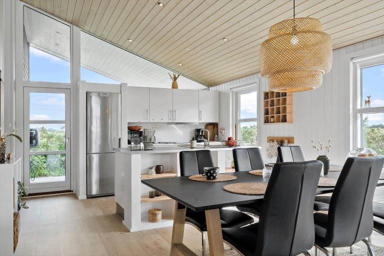 Vacation home with patio, hot tub & barbecue — photo 2