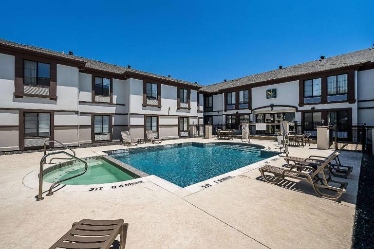 Quality Inn & Suites Irving DFW Airport South — photo 2