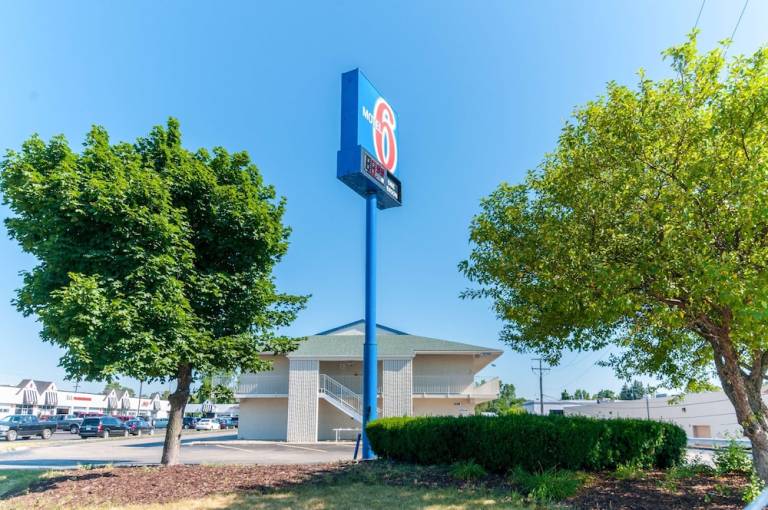 Motel  Farmington Hills