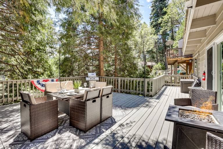 2 Mi to Lake Arrowhead: Pet-Friendly Cabin in Lake Arrowhead, CA