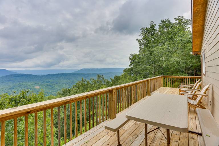 Mountain Retreat w/ Fire Pit in Flat Rock! in Al