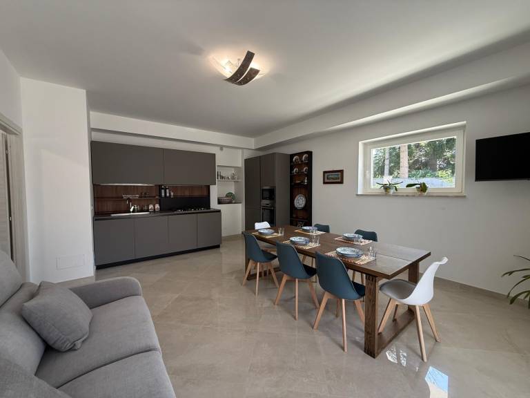 Fully equipped rental apartment with patio, garden & fast internet | Garden view | Dogs allowed — photo 2