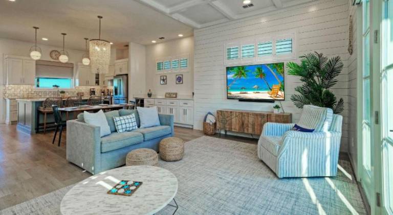 Vacation home with pool — photo 5