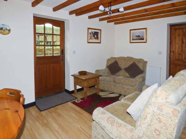 Cottage with garden — photo 2