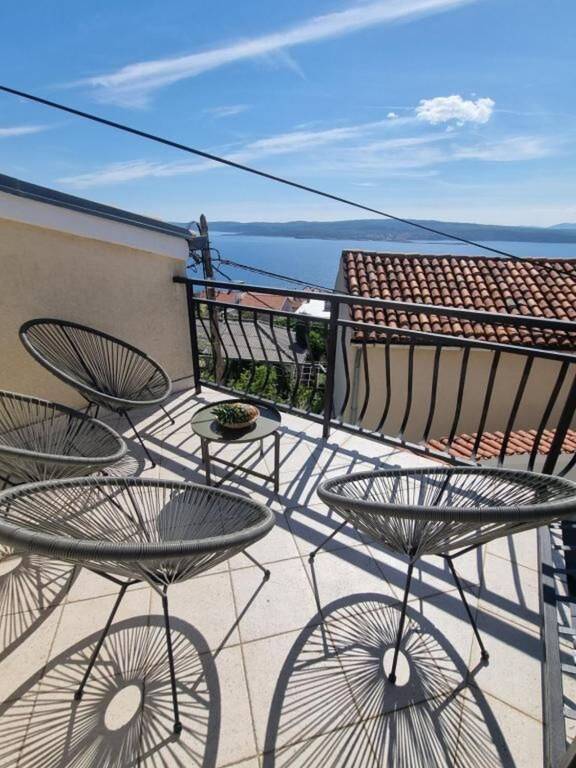 Beautiful vacation home with grill, yard & jacuzzi | Garden view | Pets allowed in Crikvenica