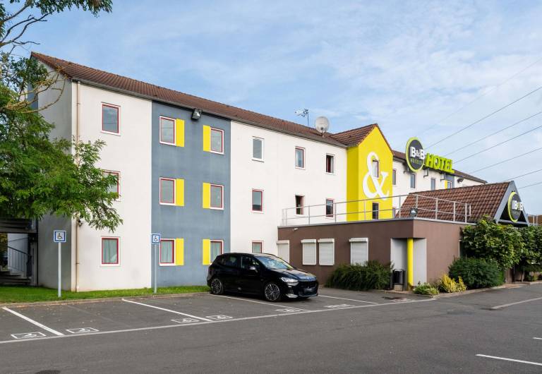 Hotel B&B Lille lezennes Stade Pierre Mauroy in Lesquin