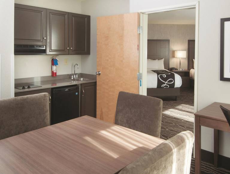 La Quinta Inn & Suites by Wyndham Fairbanks Airport — photo 5
