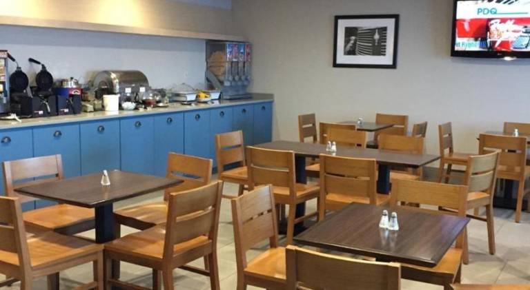 Country Inn & Suites by Radisson, Green Bay, WI — photo 5