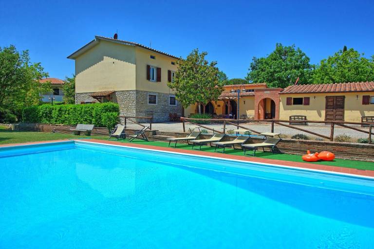 Villa with barbeque, private pool & terrace in Cortona