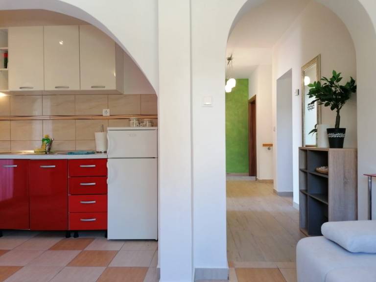 Two bedroom apartment near beach Okrug Gornji, Čiovo (A-25387-a) — photo 5