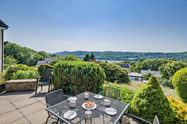 Fully equipped cottage with patio & garden | Pet-friendly in Windermere