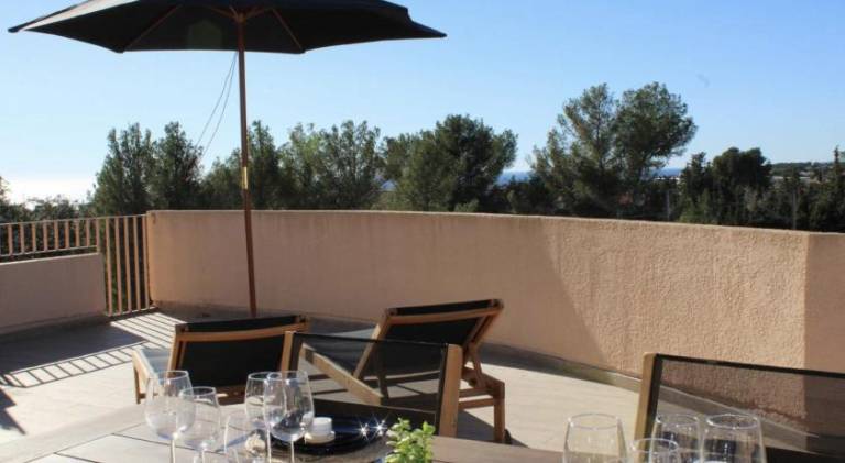 Apartment with patio | Pets are welcome in Bandol