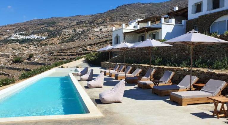 Villa with garden, barbecue & pool in Tinos