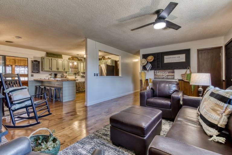 Family-oriented house with private pool & patio | Dogs allowed — photo 4