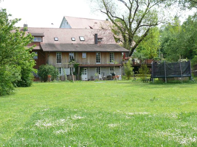 Family-friendly apartment with BBQ, sauna & patio | River view | Pet-friendly in Meersburg