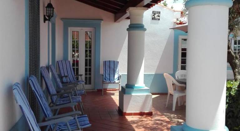 Fully equipped spacious vacation home with grill, garden & patio | Pet-friendly — photo 4
