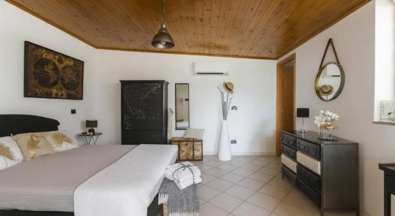 Child-friendly beautiful lodge with grill, terrace & yard | Close to the beach | Perfect for remote work | Dogs allowed in Milazzo