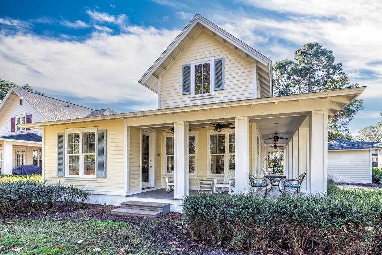 Family-oriented lovely house with private pool & patio | Pets allowed — photo 3