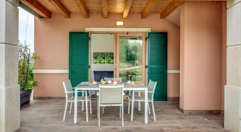 Holiday apartment with garden, pool & grill — photo 3