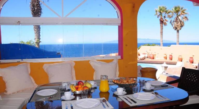 Fully equipped villa with jacuzzi, barbecue & yard | Beach nearby | Perfect for remote work | Pets are welcome — photo 3