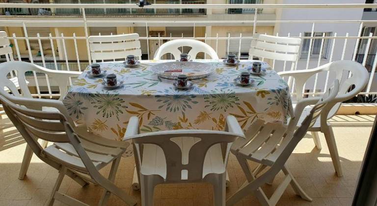 Fully equipped wonderful apartment with patio | Close to the beach | Pets allowed in Antibes