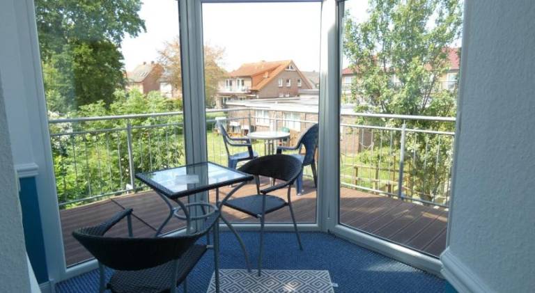 Beautiful serviced apartment with yard & patio | Dogs allowed — photo 5