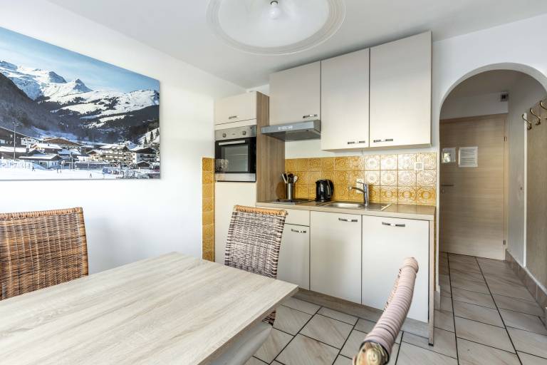 Family-oriented beautiful apartment | Mountain view | Close to the ski | Pet-friendly — photo 3